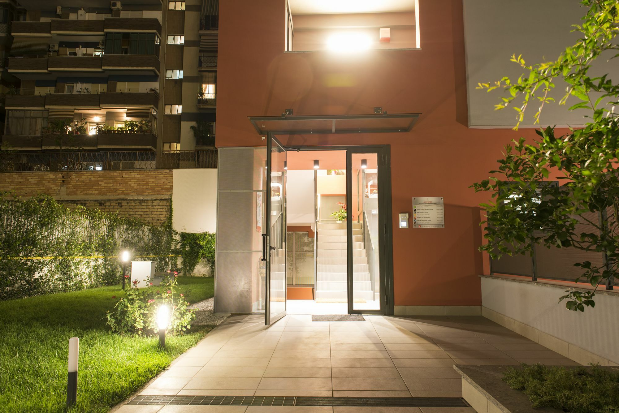 Skytower - The Right Space Apartment Rom